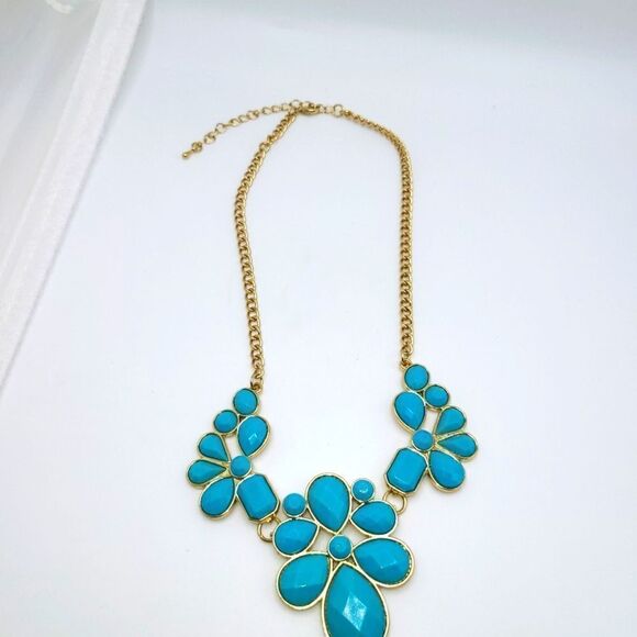 Statement piece, Faux Turquoise goldtone necklace - Picture 5 of 6